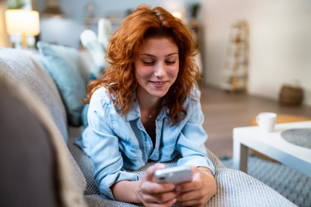 Colleges reaching out via text to increase application completion rates