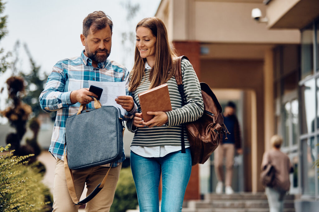 Freshman and her parent using digital tools for move-in day to navigate campus